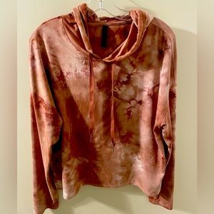 Super soft and light drawstring hooded pull over!